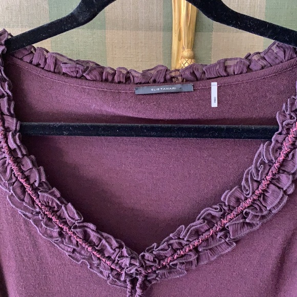 Elie Tahari Detailed light weight Cardigan - Picture 2 of 3